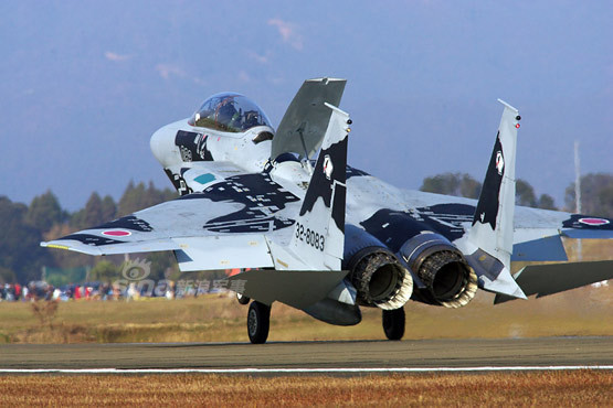 和中国空军约会得打扮!日本f15战机涂装抢眼