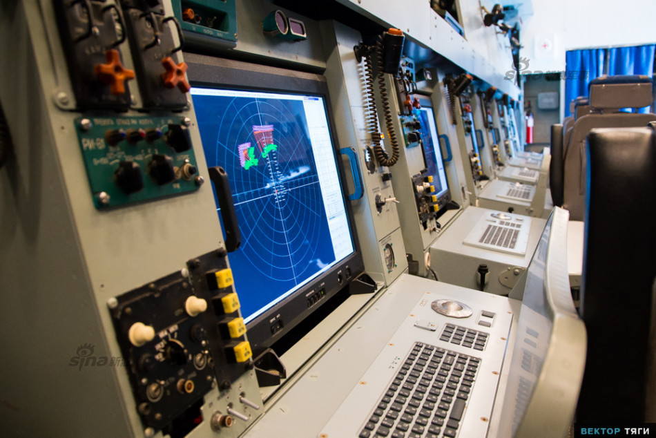 11 / 34 空警2000采用了二维电子扫描有源相控阵雷达,它在高低,水平两