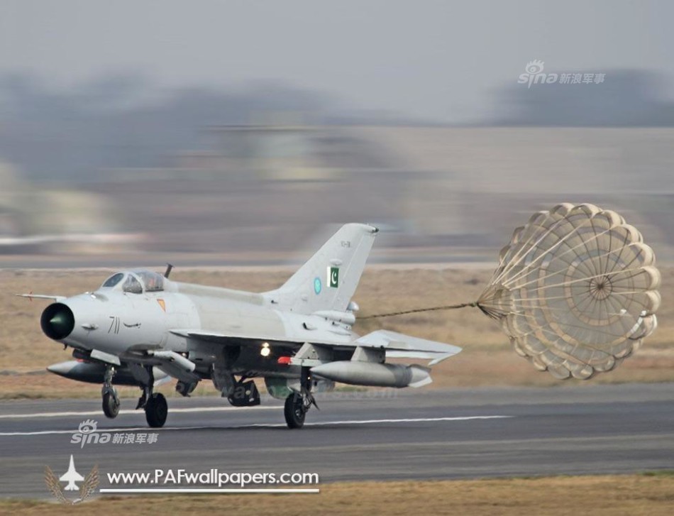 七爷魔改之路!中国出口型歼7战机座舱的改进