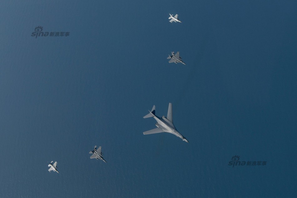 美战略轰炸机飞越朝鲜半岛