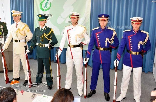 被解放军完虐!日本自卫队仪仗队新制服丑爆了