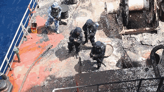 大国风范！中国护航编队在亚丁湾营救被劫船只