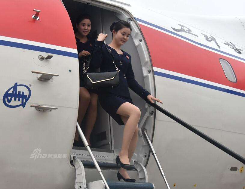 朝鲜空姐新版制服短裙亮相!靓丽身影吸引眼球