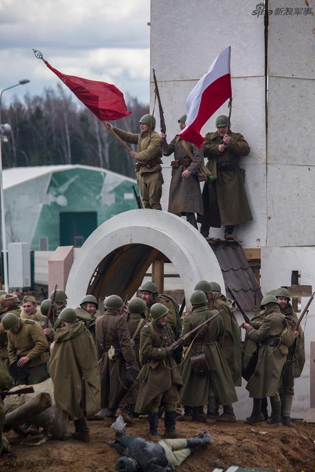 横店拍打鬼子成笑话!人家俄军迷重演攻克柏林