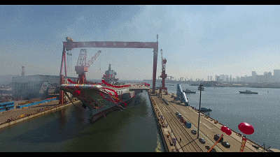 震撼高清大图！看中国首艘国产航母的下水盛况