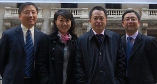 在创业以后很长一段时间内,周鸿祎没有收入来源,全靠周鸿祎老婆打工