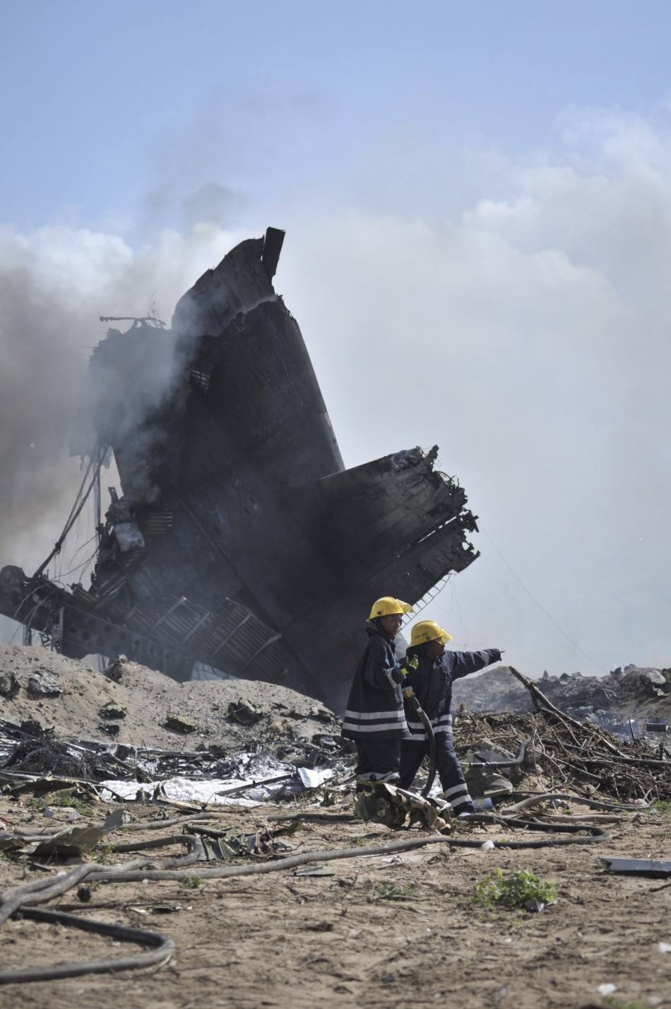 持枪amisom士兵也赶来了
