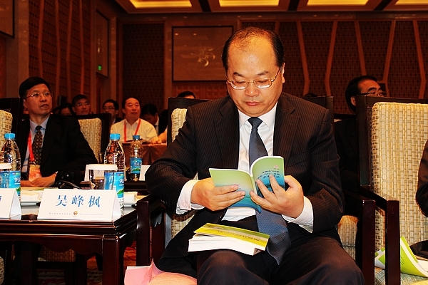 无锡市人民政府秘书长吴峰枫