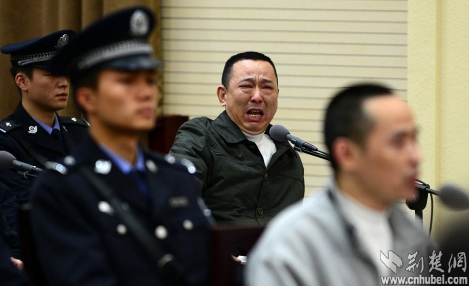 刘汉庭审现场痛哭