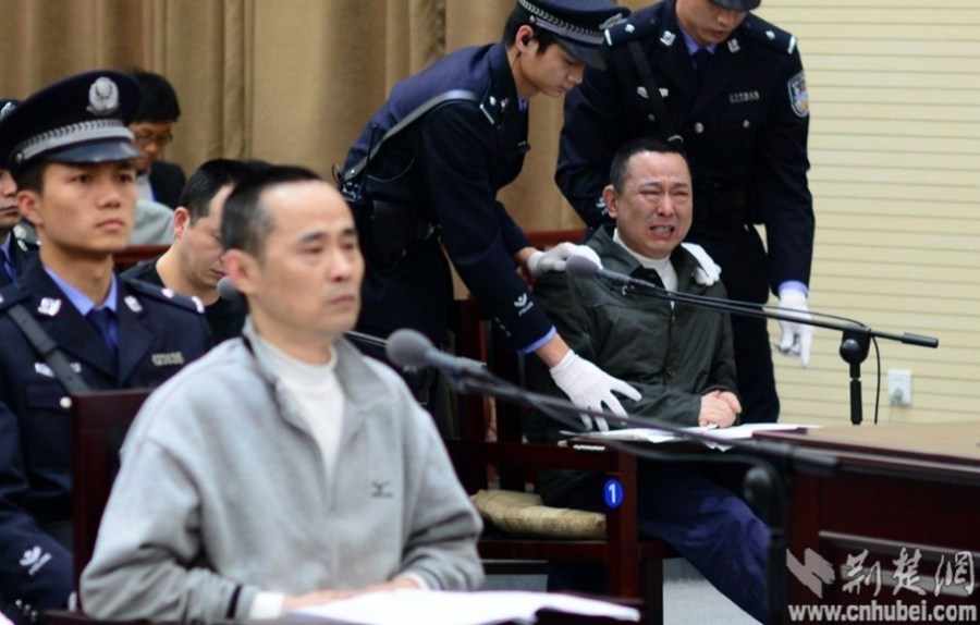 刘汉庭审现场痛哭