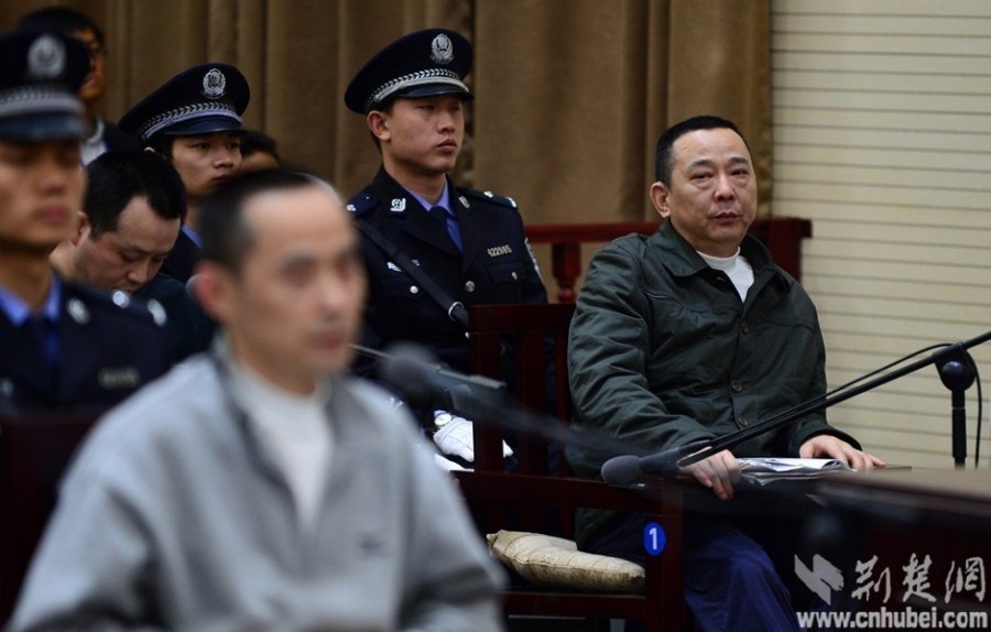 涉黑富豪刘汉庭审现场情绪失控痛哭