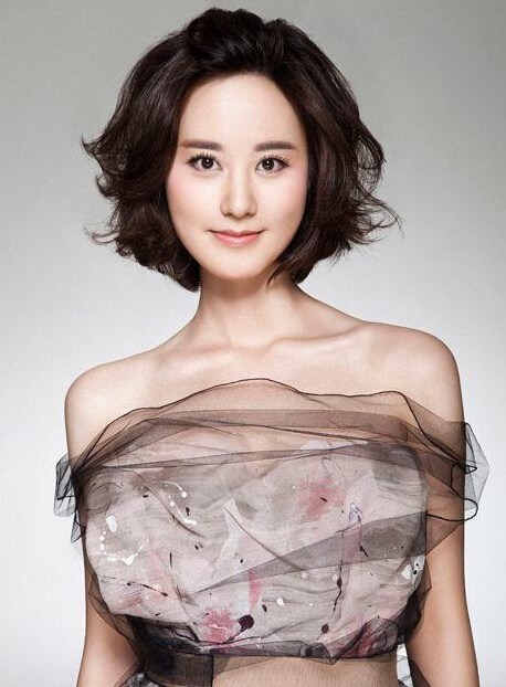 央视财经频道"地震" 谁是被带走的女主播?