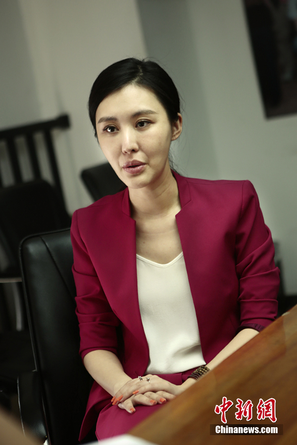 王石女友田朴珺推新书 大气儒雅尽显女神范