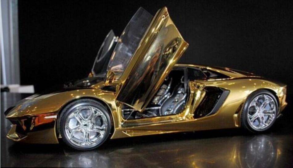 巴黎街头现黄金兰博基尼 价值四千万车牌号666