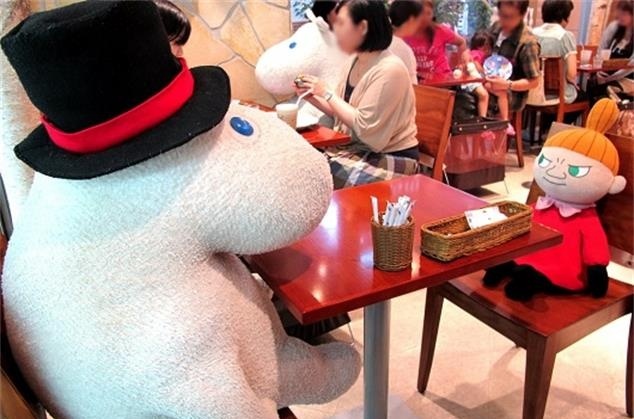 日本有餐厅推"陪吃娃娃"引起网友热议