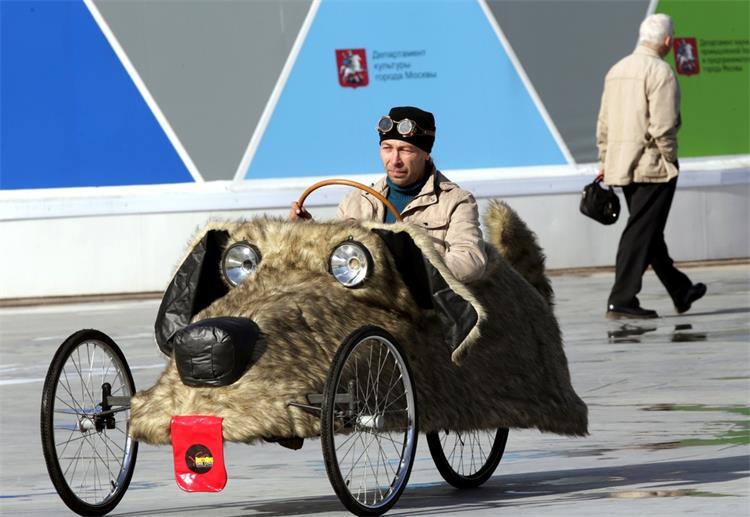 2013年10月6日,俄罗斯莫斯科举办"like2bike"自行车嘉年华活动,民众
