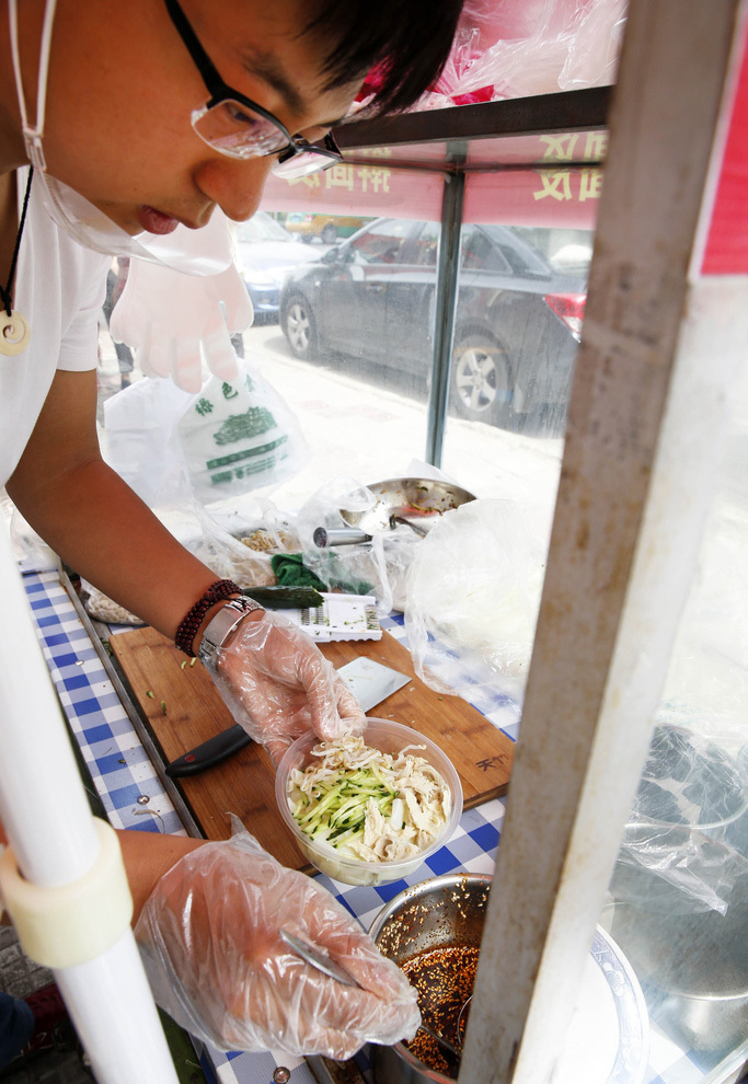 名校研究生弃20万年薪卖凉皮