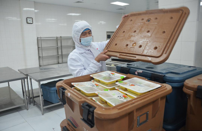 探访高铁配餐中心:看看盒饭如何炼成