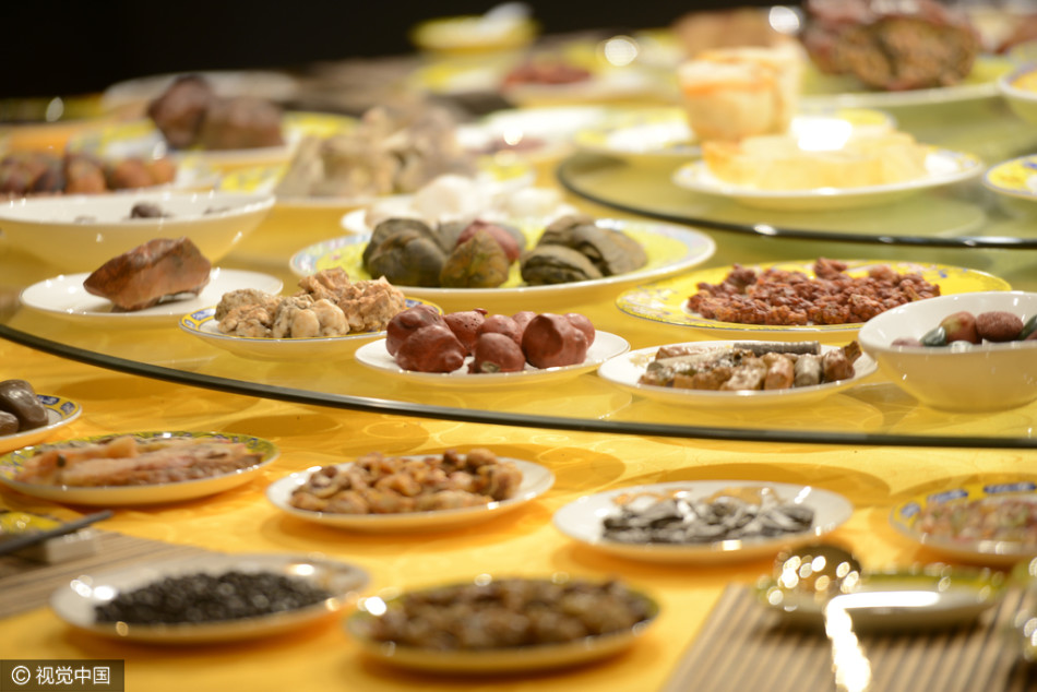 石头宴"满汉全席"效果逼真令参观者"嘴馋"_高清图集_新浪网