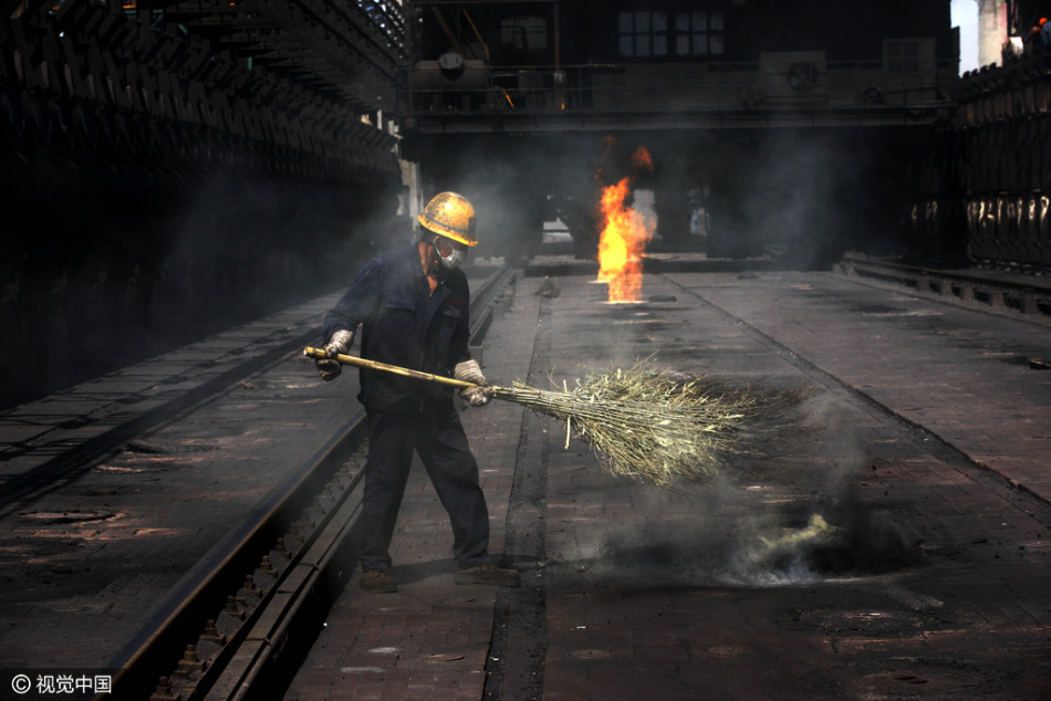 脚踩1000℃炼焦炉 焦炉工的坚守