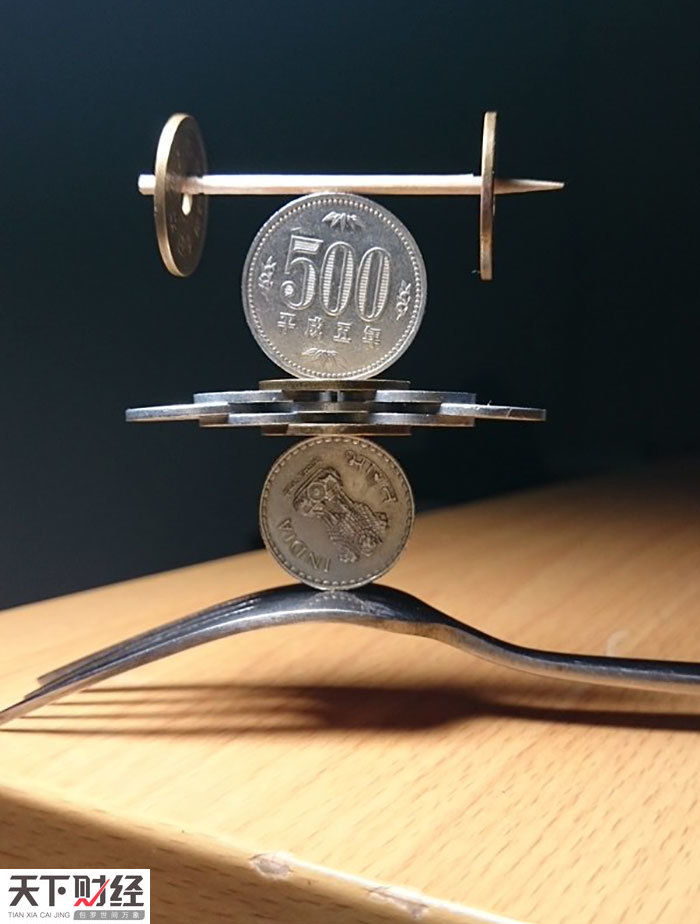 美妙的旋转硬币柱