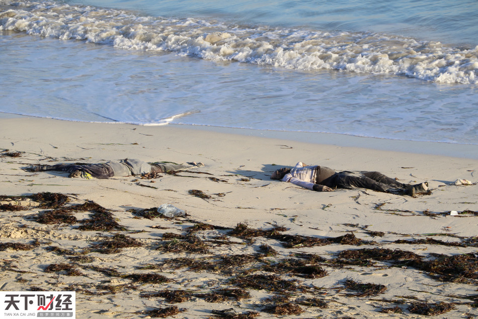 惨不忍睹 大批偷渡难民命丧地中海