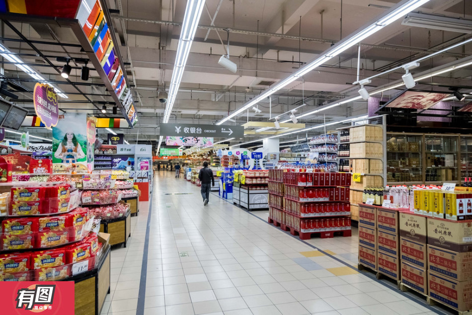 上海乐天玛特超市货架空置 顾客稀少生意清淡