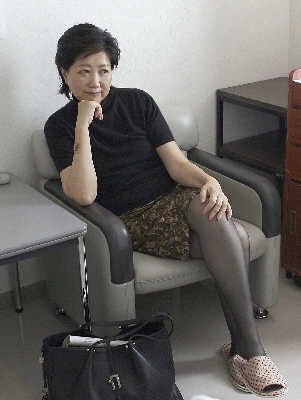 她冷漠,但知道怎么说话