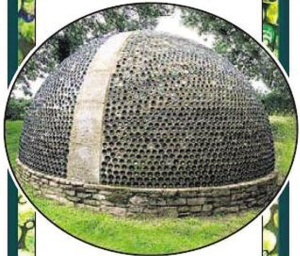 3000个空酒瓶搭出"酒瓶屋"