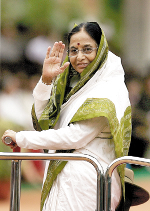 印度女总统宣誓就职(图)