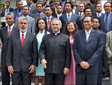 古斯芒宣誓就任东帝汶新政府总理(图)