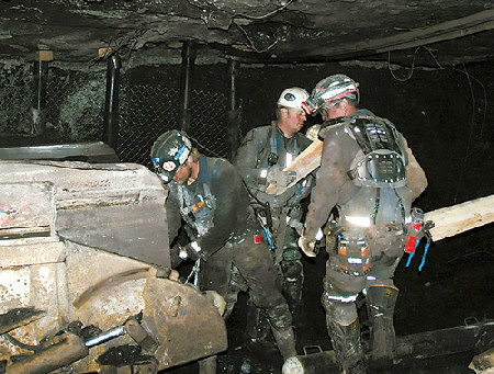 美国矿难:地下传来神秘声音 救援工作出现希望