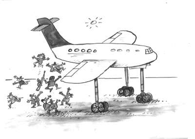 8月18日,在土耳其安塔利亚机场,离开遭劫持飞机的一名乘客被送往医院.