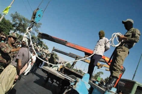 据伊朗媒体报道,伊朗方面5日将21名被判走私毒品等罪名的犯人执行绞刑