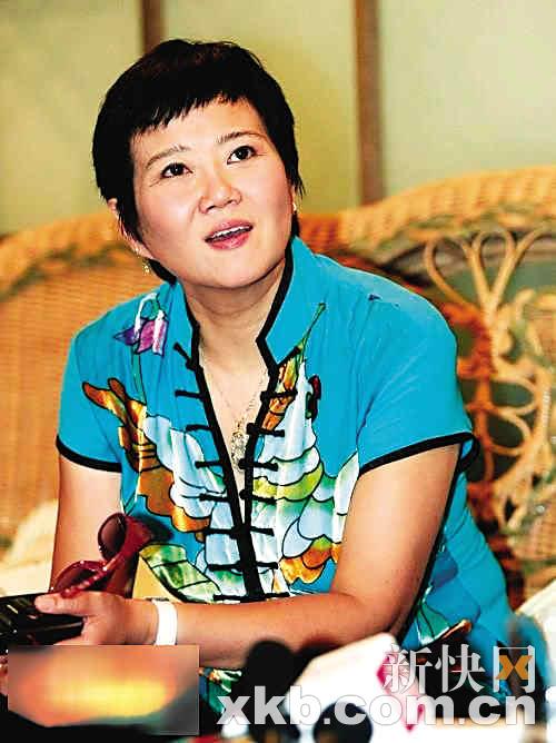 胡玫■李少红李少红低调回避 胡玫高调回应■新快报记者 曾乐"红楼