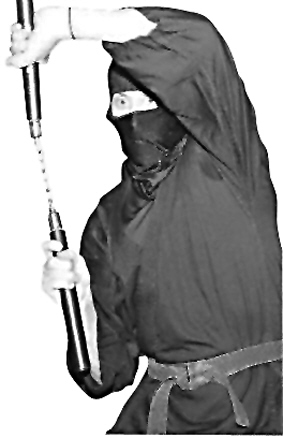 这名盗贼穿着酷似日本忍者.