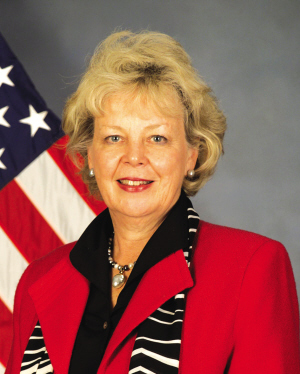 考虑到这一背景,不难理解美国军方为何打破先例任命外交官为军方