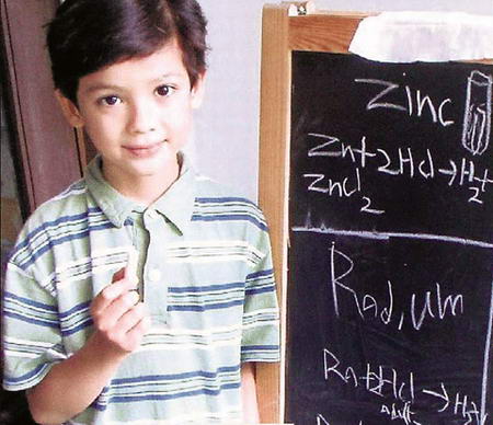 新加坡大学拒招7岁化学神童(图)