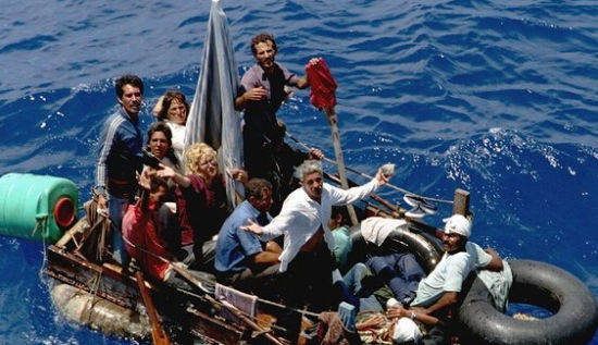 古巴偷渡者们就各显神通，动手制作他们漂往彼岸的“船”。 