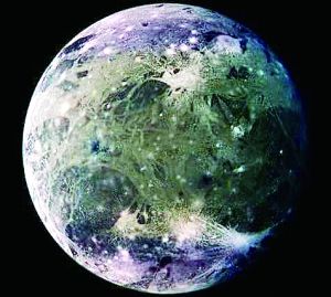 木卫三名为“盖尼米得”，是围绕木星运转的最大一颗卫星，公转周期约为7天。它的直径大于水星，质量约为水星的一半，也是太阳系中最大的卫星。