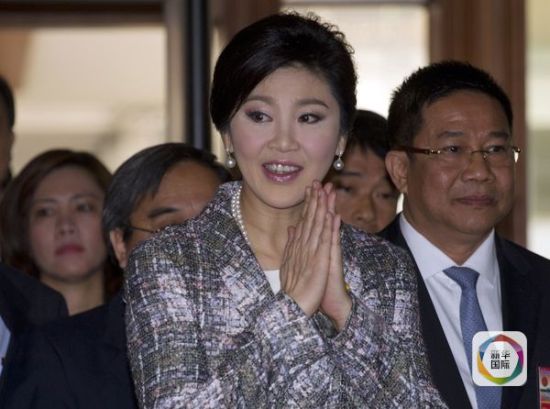 1月22日，泰国前总理英拉抵达议会。（图片来源：新华／美联）