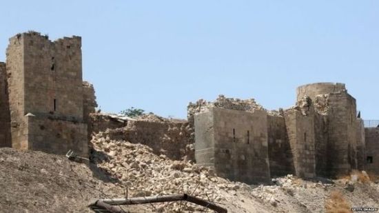 阿勒颇城堡下方一条隧道12日发生爆炸，导致城堡一道围墙倒塌。（图片来源：英国广播公司）