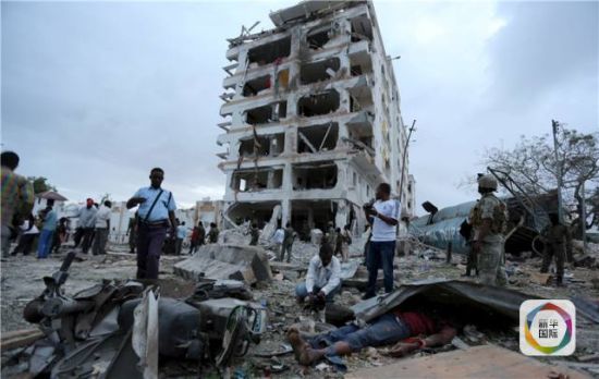 有中方人员在26日索马里首都摩加迪沙“半岛皇宫”酒店爆炸事件中受伤，目前正在医院接受救治