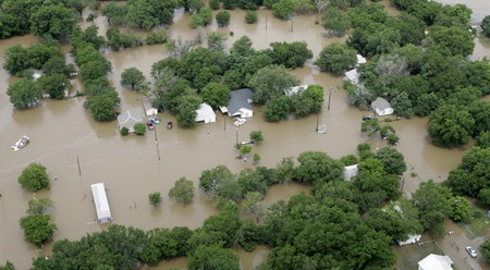 图文:美国得州盖恩斯维尔洪水泛滥