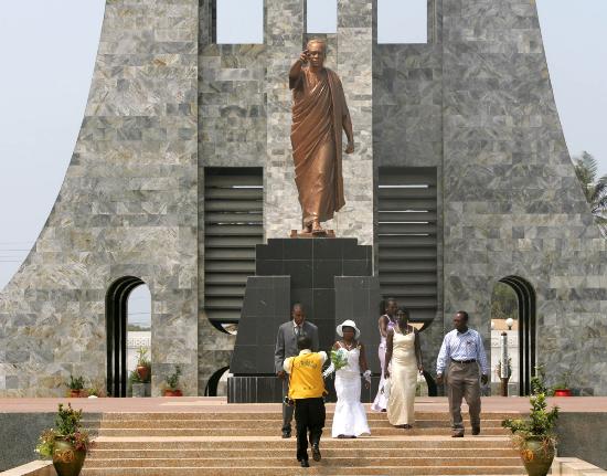国际新闻 正文      6月26日,在加纳首都阿克拉的恩克鲁玛纪念公园,两