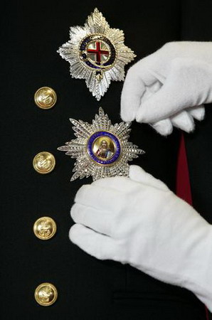 图文:菲利普亲王结婚时佩戴的勋章