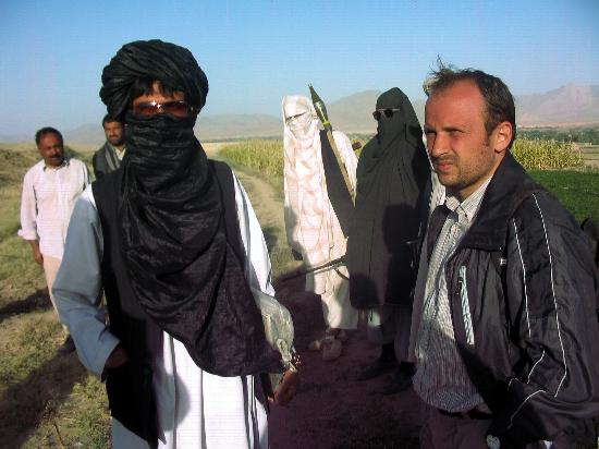 图文:四名遭塔利班绑架的红十字国际委员会工作人员获释(1)