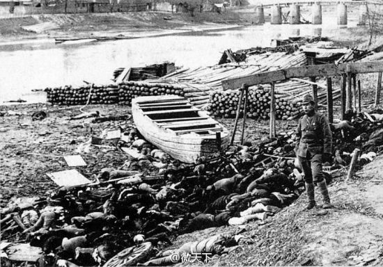  秦淮河边的遇难者遗体。 