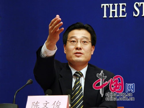 国新办新闻局副局长陈文俊请记者提问