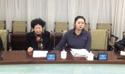 马超群母亲张桂英在秦皇岛举行新闻发布会,证实了警方搜查家中钱财的消息